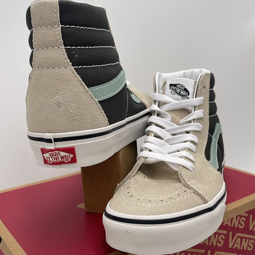 Vans WMNS Sk&-Hi Canvas Suede Pop Black Mu
VN000CMXBML
Sneakers - Picture 8 of 16